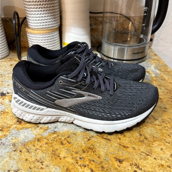 Brooks Shoes - Brooks adrenaline size 8.5